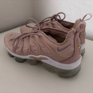 Wmns Air VaporMax Plus 'Pink Oxford